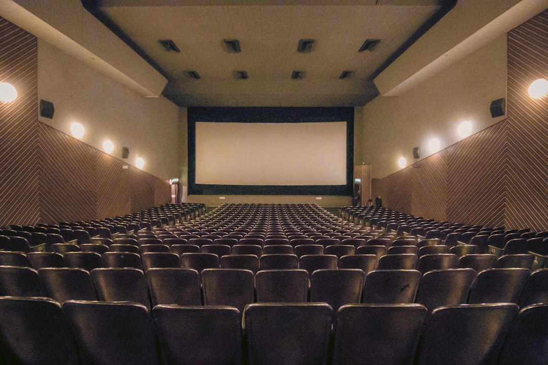 the old cinema in Hong Kong 
豪華戲院
if you like this photo, please bring me a cafe:
https://www.buymeacoffee.com/housescheung

facebook：https://www.facebook.com/meetnwalk
Patreon：https://www.patreon.com/meetnalk